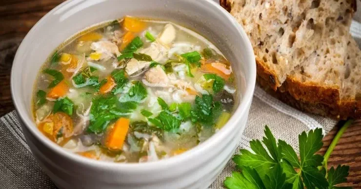 Yumurtalı toyuq şorbası RESEPT