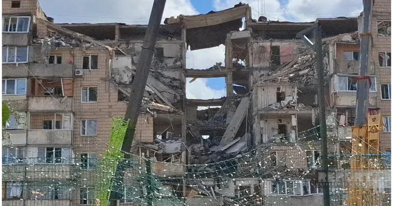 Киев после очередного ракетного удара России ФОТОРЕПОРТАЖ