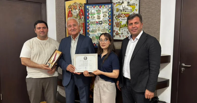 “Firidun bəy Köçərli” mükafatı Hikmət Əlizadəyə təqdim edilib