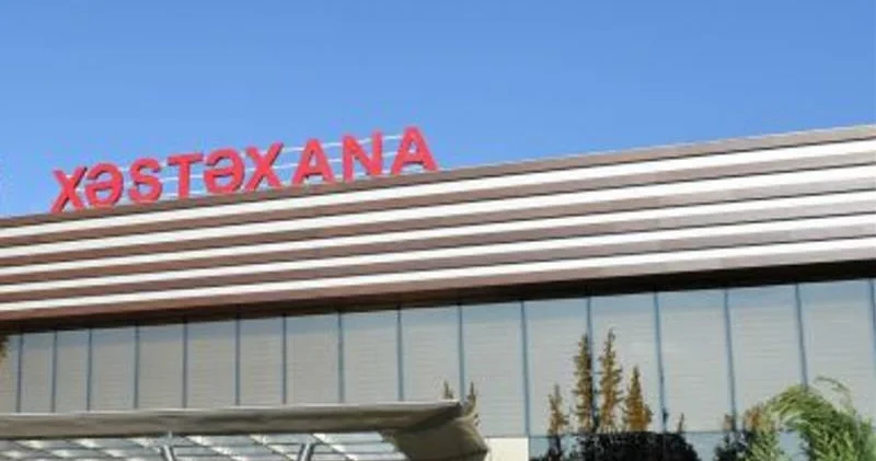 Azərbaycanda yüksək vəzifəli şəxs bıçaqlandı FOTO