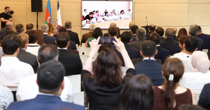 ADA Universitetində 20 ci Bakı Yay Enerji Məktəbinin açılış mərasimi olub YENİLƏNİB VİDEO