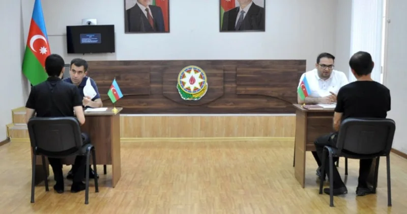 Vəkillər məhkumlara hüquqi yardım göstəriblər