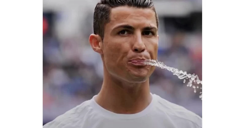 Futbolçular niyə içdikləri mayeni tüpürürlər? Bunun elmi səbəbi var (Video)
