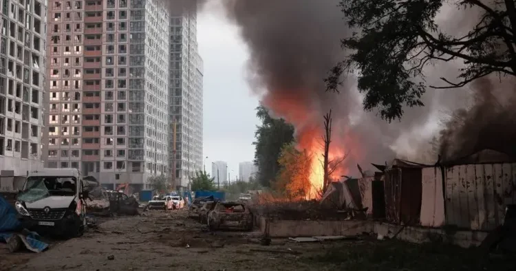 Kiyevə kütləvi hava hücumu: 7 ölü, 24 yaralı