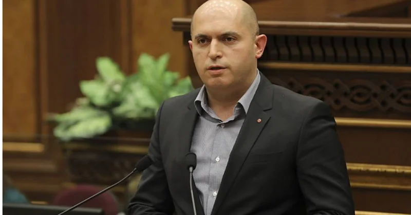 Aşotyan: “Qarabağı ermənilər döyüşmədiyinə görə itirdik”
