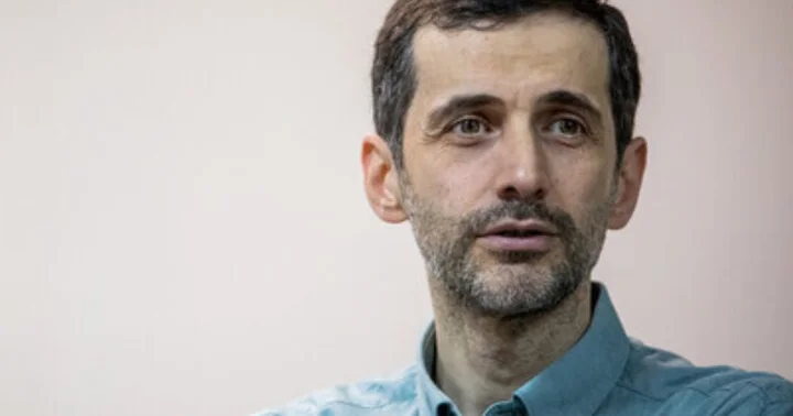 Yusif Pezeşkian hökumətin müdafiəsinə qalxdı