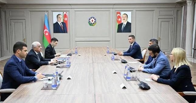 Baş nazir Dünya Minifutbol Federasiyasının prezidenti ilə görüşdü