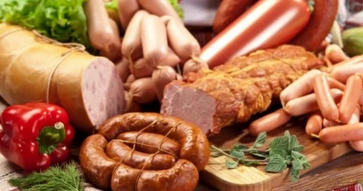 ​“BƏZİ KOLBASALARA HƏTTA PEYİN QATILIR...” Ekspertdən şok iddia