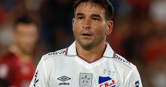 Millinin sabiq futbolçusu “butslarını asdı”