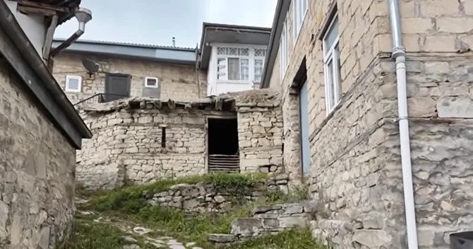 İsmayıllıda uçan qədim məscid niyə bərpa olunmur?