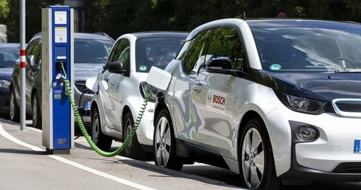 İstilər elektromobilləri sıradan çıxara bilər? Ekspertdən vacib TÖVSİYƏLƏR