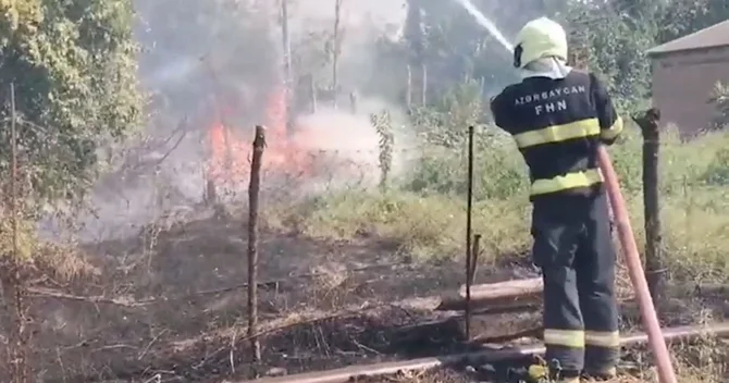 Bərdə rayonunda 800 kvadratmetr ərazidə quru ot və kol kos yanıb