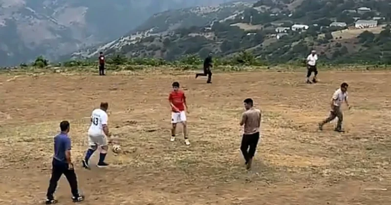 Lerikin dağ kəndində futbol sevgisi: Uşaqdan böyüyə hamı meydanda VİDEO