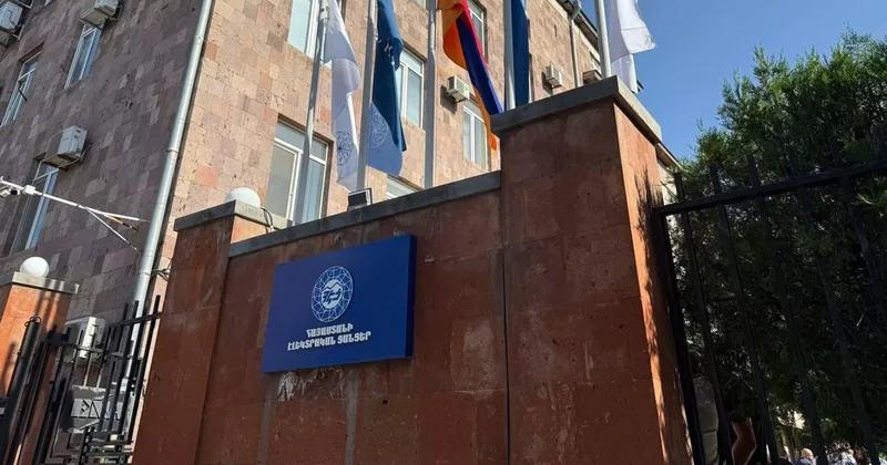Paşinyan: Ermənistan Elektrik Şəbəkələri özəl şirkətin etibarlı idarəçiliyinə veriləcək