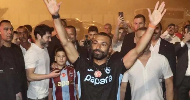Salahı Trabzonda 25 min azarkeş qarşıladı Video
