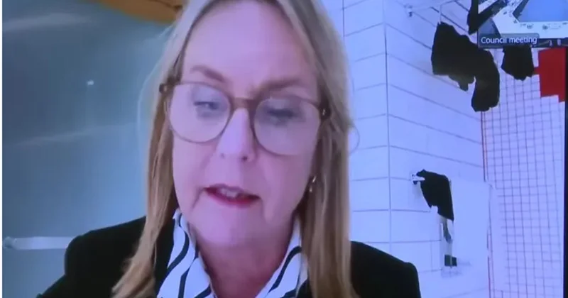 İclasa hamam otağından qatıldı, müzakirələrə səbəb oldu Video