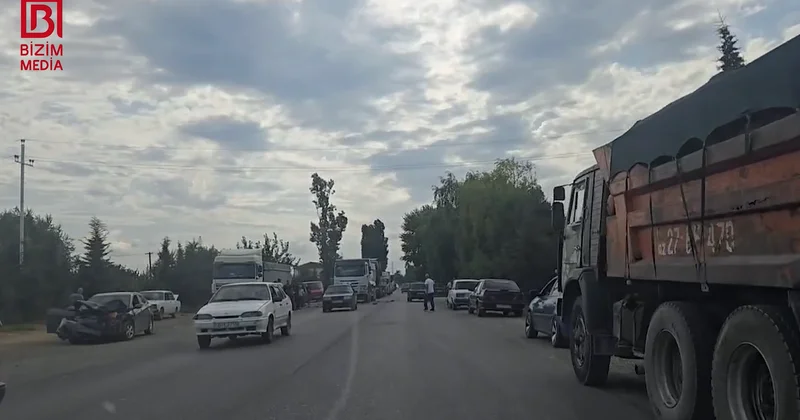 Xaçmaz Quba yolunda ağır qəza: Yolda sıxlıq yarandı VİDEO