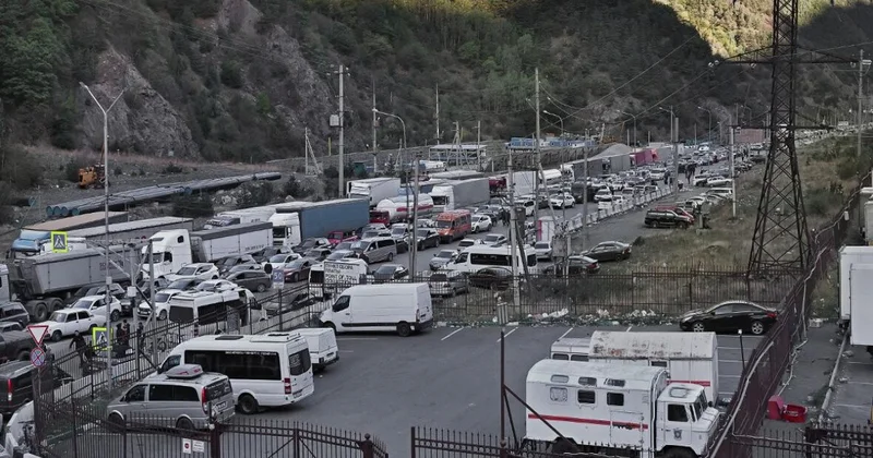 Ermənistanın 600 dən çox yük maşını Gürcüstan Rusiya sərhədində gözləyir