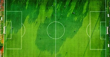 Futbolçular cücə çıxana qədər meydana buraxılmayacaqlar...