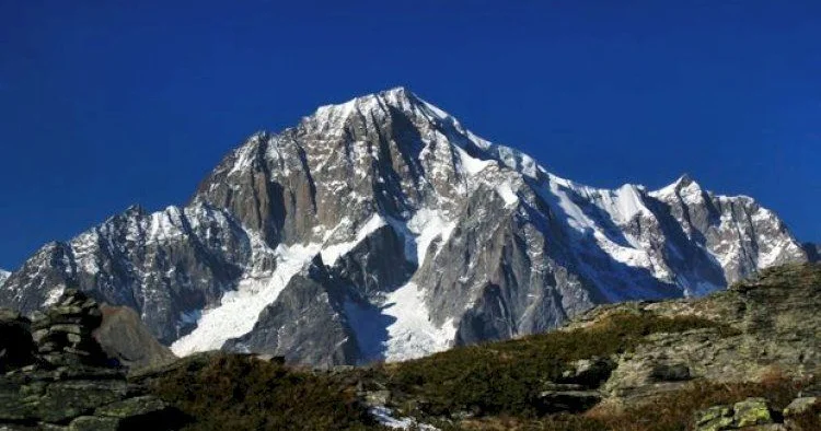 Dağ zirvəsində itkin düşən alpinist 7 gün sonra sağ TAPILDI FOTO