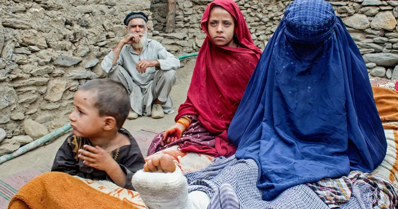 Əfqanıstanda zəlzələ: Taliban qadınları xilas etməyi qadağan edib, onlar dağıntılar altında qalıb