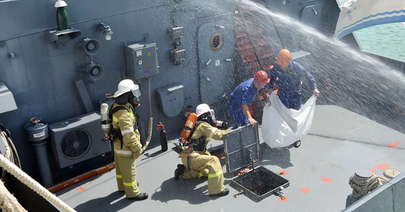 Азербайджанские моряки учатся оборонять корабли от диверсантов Видео / ФОТО