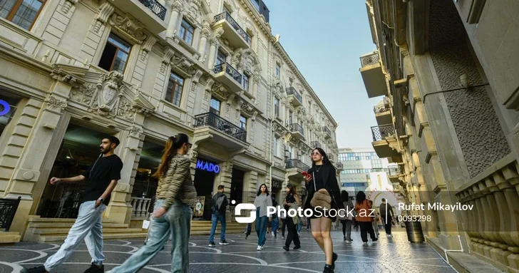 Недвижимость, золото или банк: куда бакинцы предпочитают вкладывать свои сбережения?