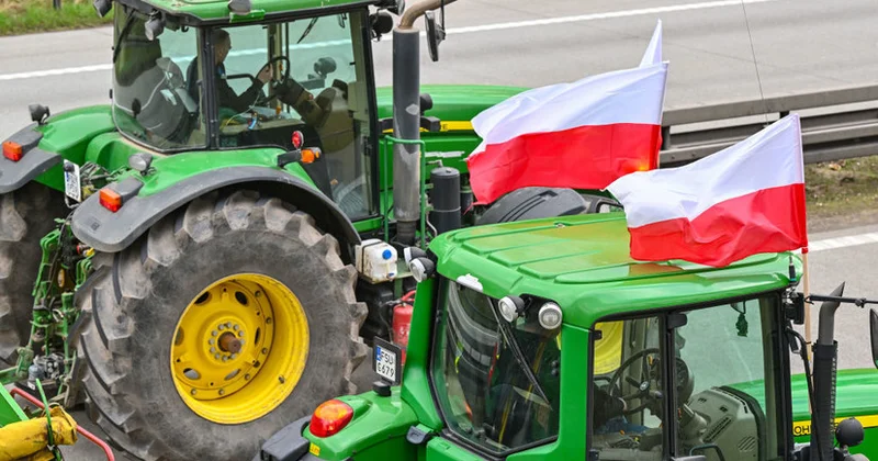 Polşalı fermerlər Ukrayna sərhədində keçid məntəqəsini bağlayıblar
