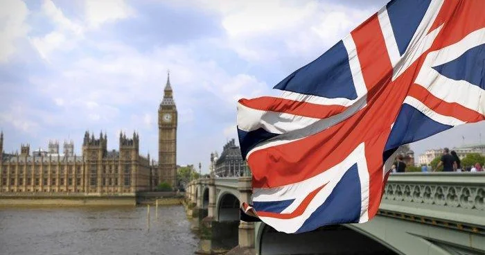 Britaniya hökumətində səs küylü istefalar Starmer kabinetində ciddi dəyişikliklər