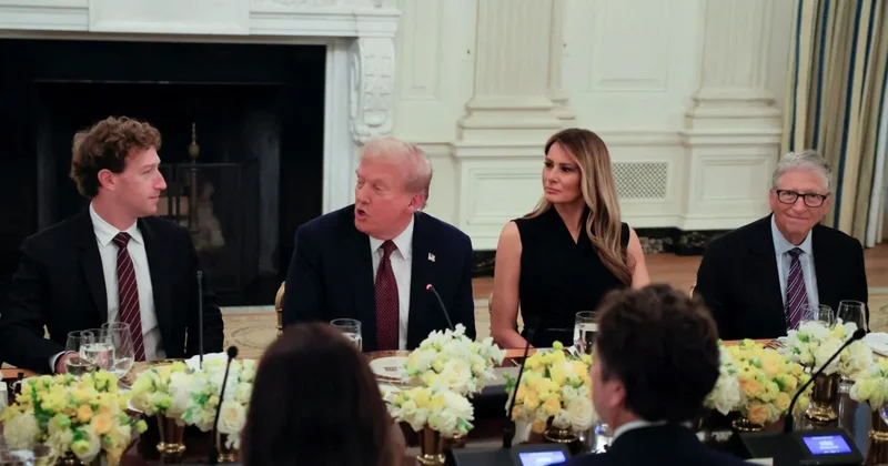 Melaniya Tramp italyan modelyeri Giorgio Armani ni yad edib