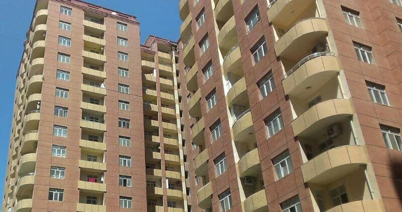 “Uğur 2″də qalmaqal: Şirkət rəhbəri sakini şantaj edir?