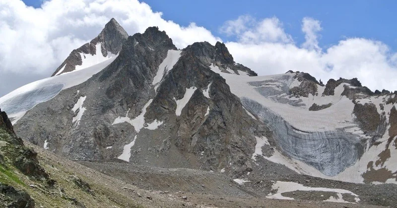 Belaruslu turist Elbrus dağında İTKİN DÜŞDÜ
