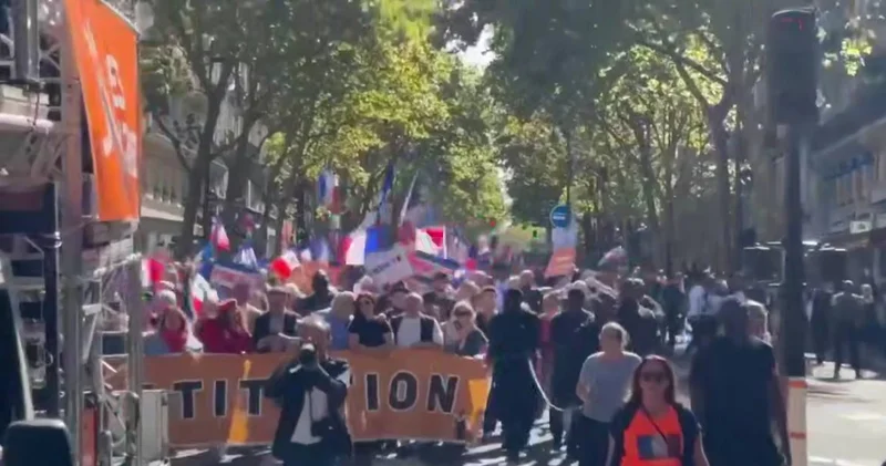 Parisdə ETİRAZLAR: Makronun istefası tələb edilir VİDEO