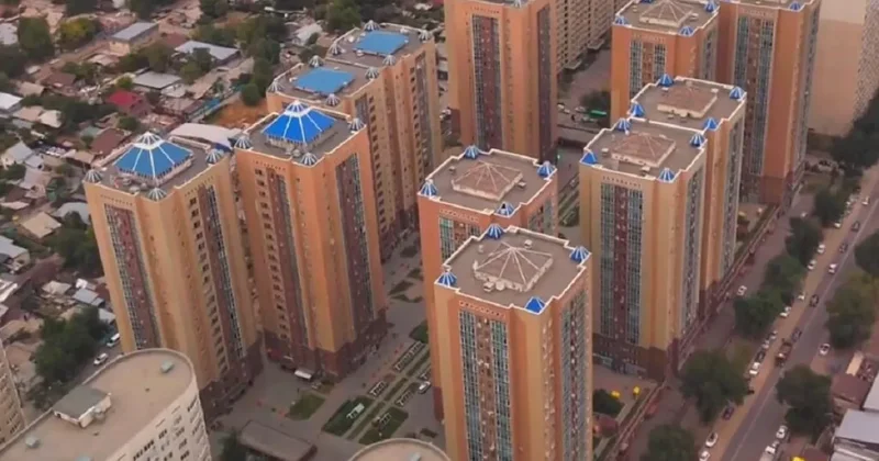 22 притона, нелегалы и оружие: что нашли в казахстанском ЖК?