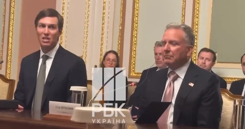 Zelenski Trampın elçilərinə Kiyev rejimi yazılmış köynəklər hədiyyə etdi VİDEO