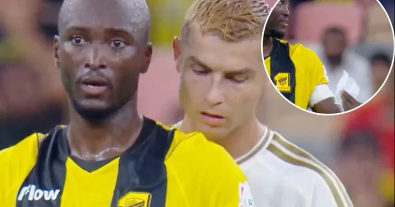 Ronaldu rəqib futbolçuya ötürülən qeydə gizlicə baxarkən görüntülənib VİDEO