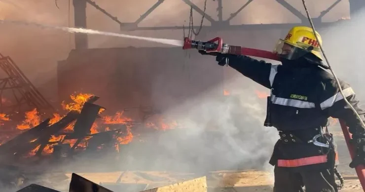 Zaqatalada qarışıq mallar mağazası yandı