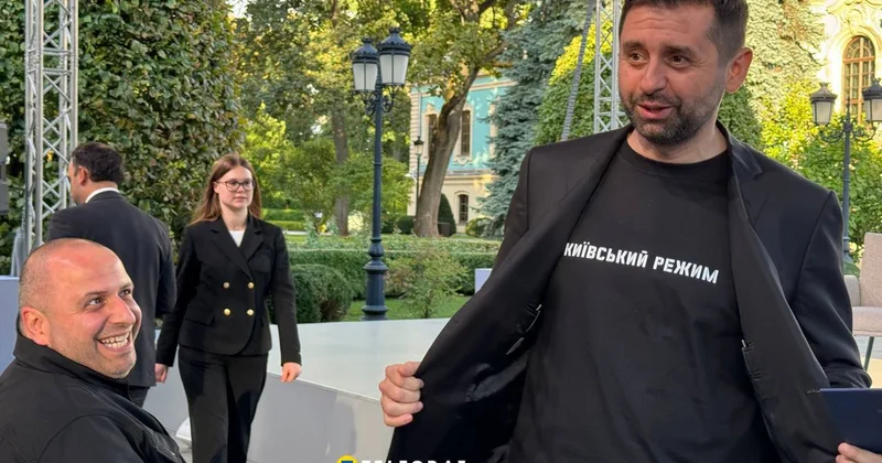 Киевский режим на память: Зеленский подарил футболки посланникам Трампа Minval Politika