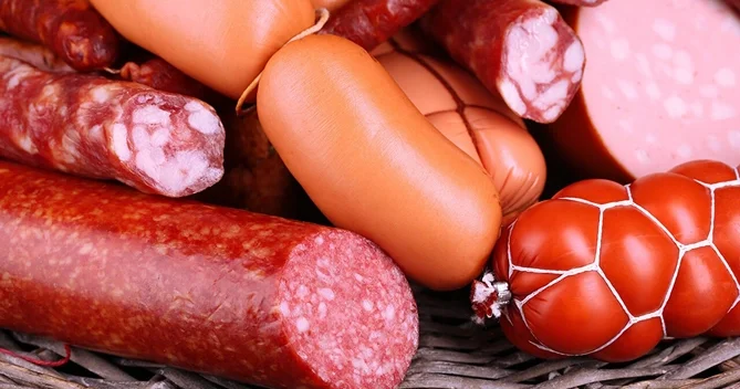 Ət bahalaşır, kolbasa istehsalı artır Alıcılar nəyə üstünlük verirlər?