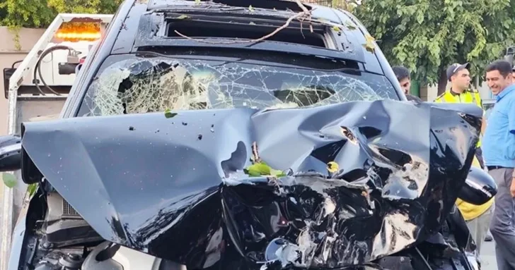 В Гяндже автомобиль врезался в дерево: есть пострадавшие