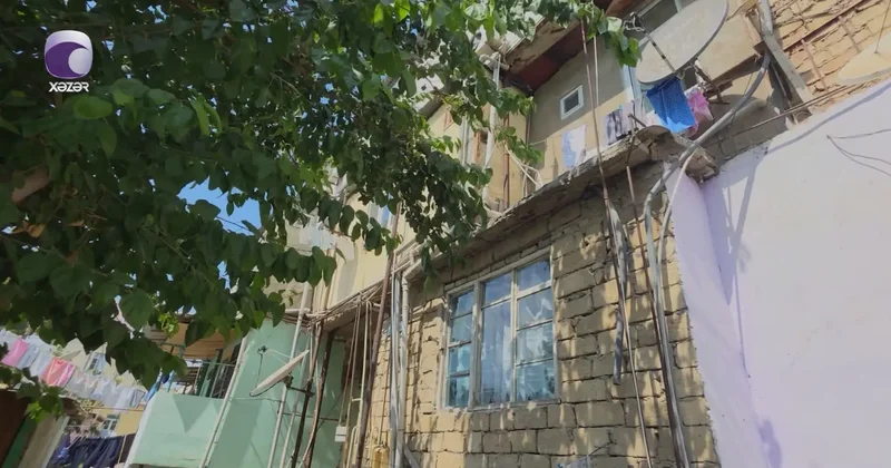 Sumqayıtda yataqxanada yaşayan sakinlər TƏHLÜKƏDƏ GÖRÜNTÜ