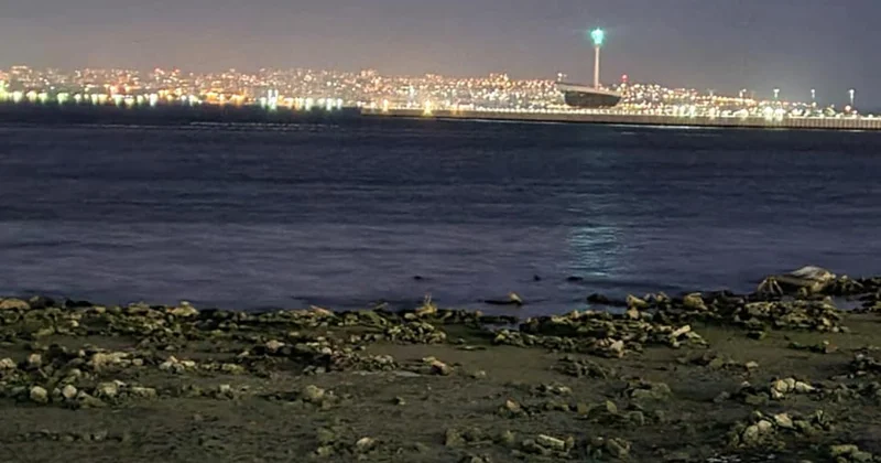 Gecələr Xəzər dənizinin üzərində görünən ağ paltarlı qadın... FOTOLAR