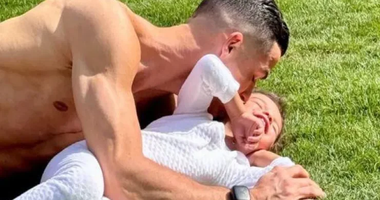 Kriştiano Ronaldonun qızı ilə fotosu hamını TƏƏCCÜBLƏNDİRDİ