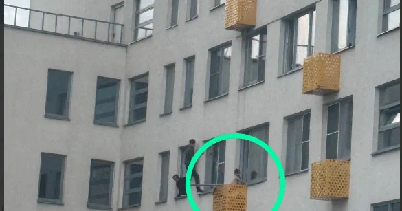 2 yaşlı uşaq çoxmərtəbəli binadan yıxıldı, sağ qaldı