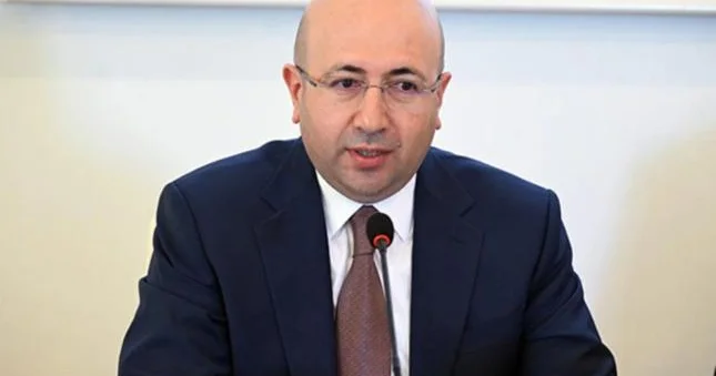 Dövlət Şəhərsalma və Arxitektura Komitəsinin sədri memarları təbrik edib