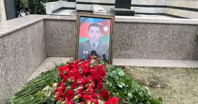 Bakıda qətlə yetirilən polis kapitanı dəfn olundu YENİLƏNİB VİDEO