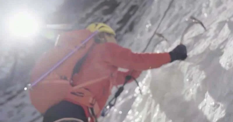 1000 ə yaxın alpinist Everestdə kömək gözləyir