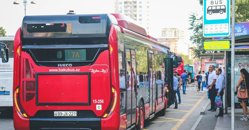 Avtobuslar gecikir, dayanacaqlarda saxlamır ŞİKAYƏT