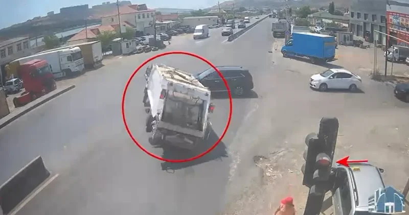 Водитель мусоровоза спровоцировал тяжёлое бакинское ДТП ВИДЕО