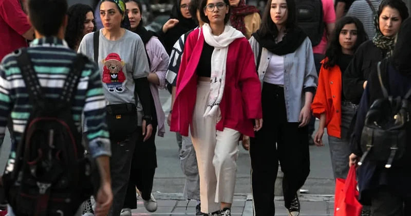İranda hicabsız məclis in iştirakçılarına qarşı cinayət işi açıldı